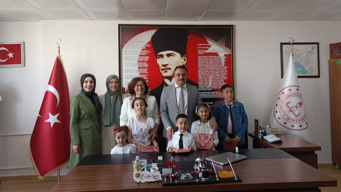 Milli Eğitim Müdürü Koltuğuna Mithatpaşa İlkokulu Öğrencisi Miraç Mustafa Şahin oturdu.