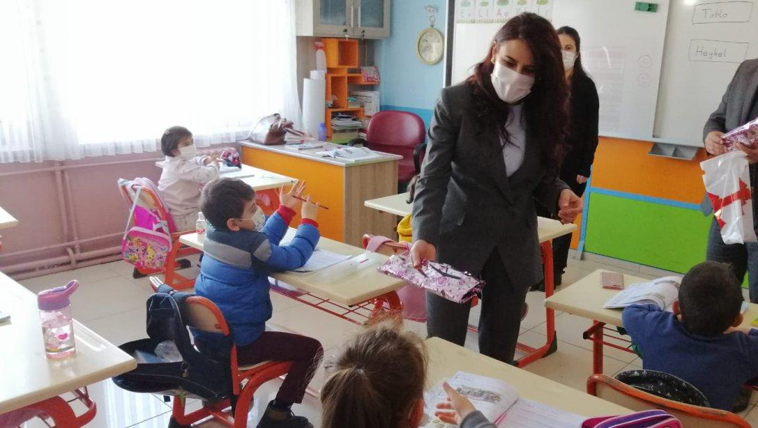 İlçe Kaymakamımız Sayın Fatmagül DALMIŞ Atatürk İlk ve Ortaokulu'nu Ziyaret Etti.